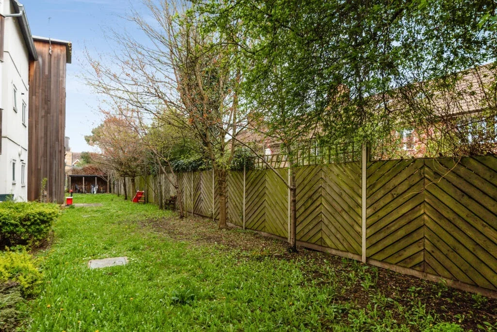 Flat Nelson Grove Road in Greater London