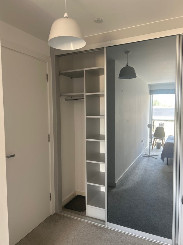 Room Wallis Road in Greater London