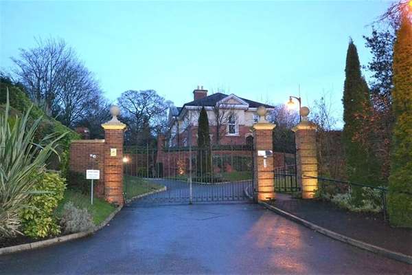 Flat St. Hilary's Park in Alderley Edge