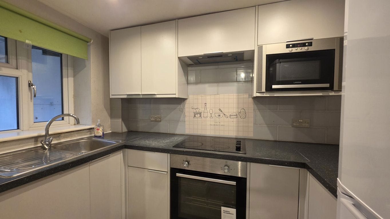 Flat Vicarage Road in Watford