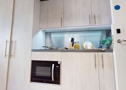 Room Commercial Road in Greater London