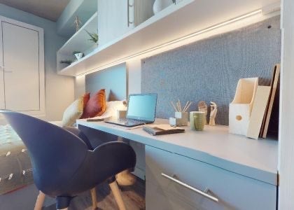 Room Commercial Road in Greater London