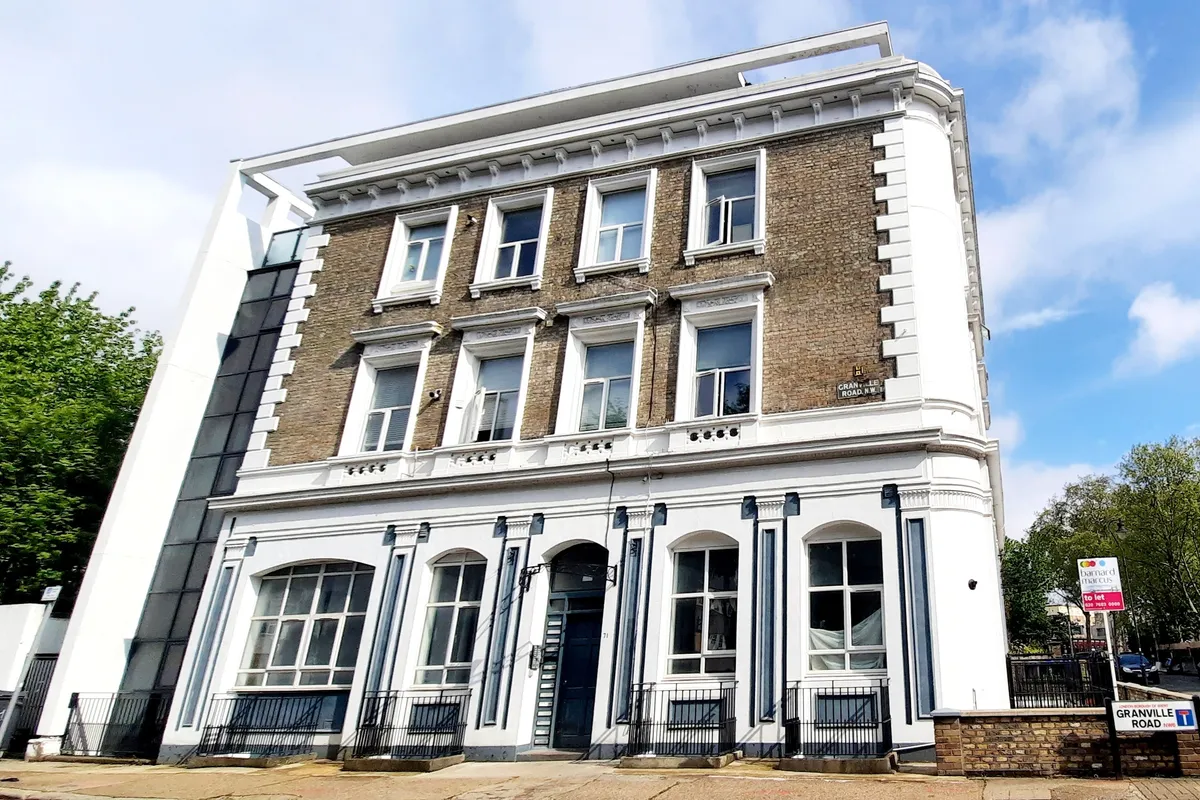 Flat Cambridge Road in Greater London