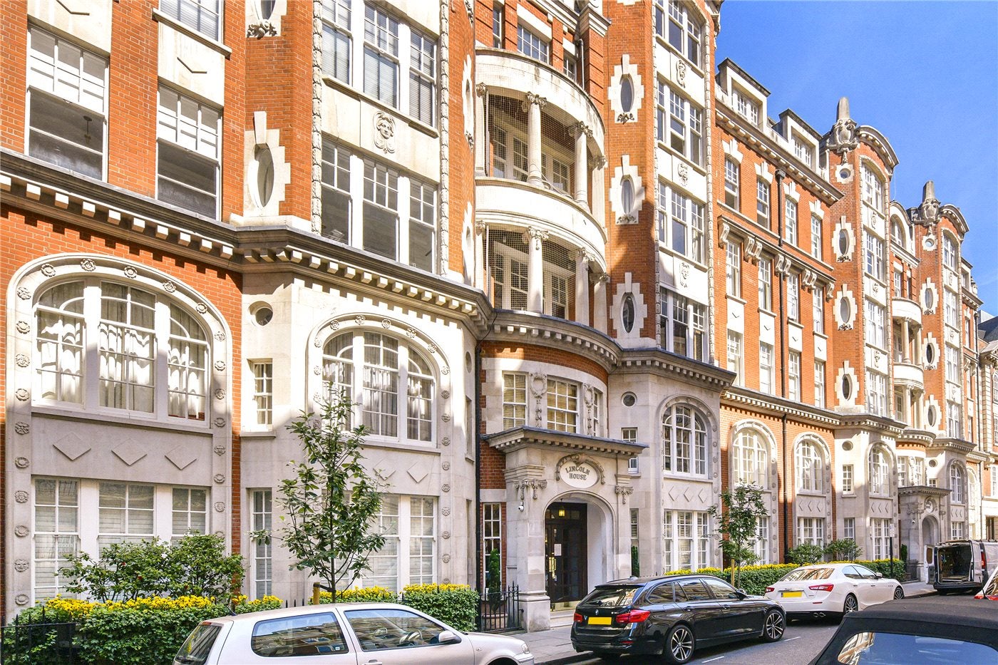 Flat Basil Street in Greater London