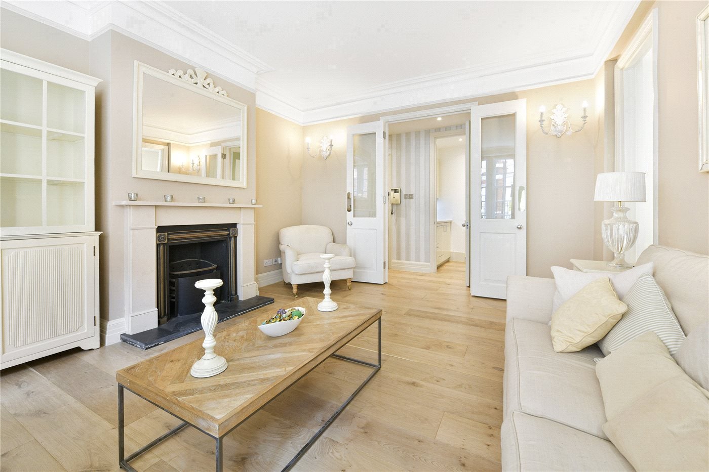 Flat Basil Street in Greater London