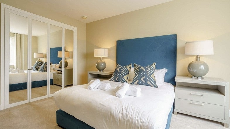 Flat Westferry Circus in Greater London