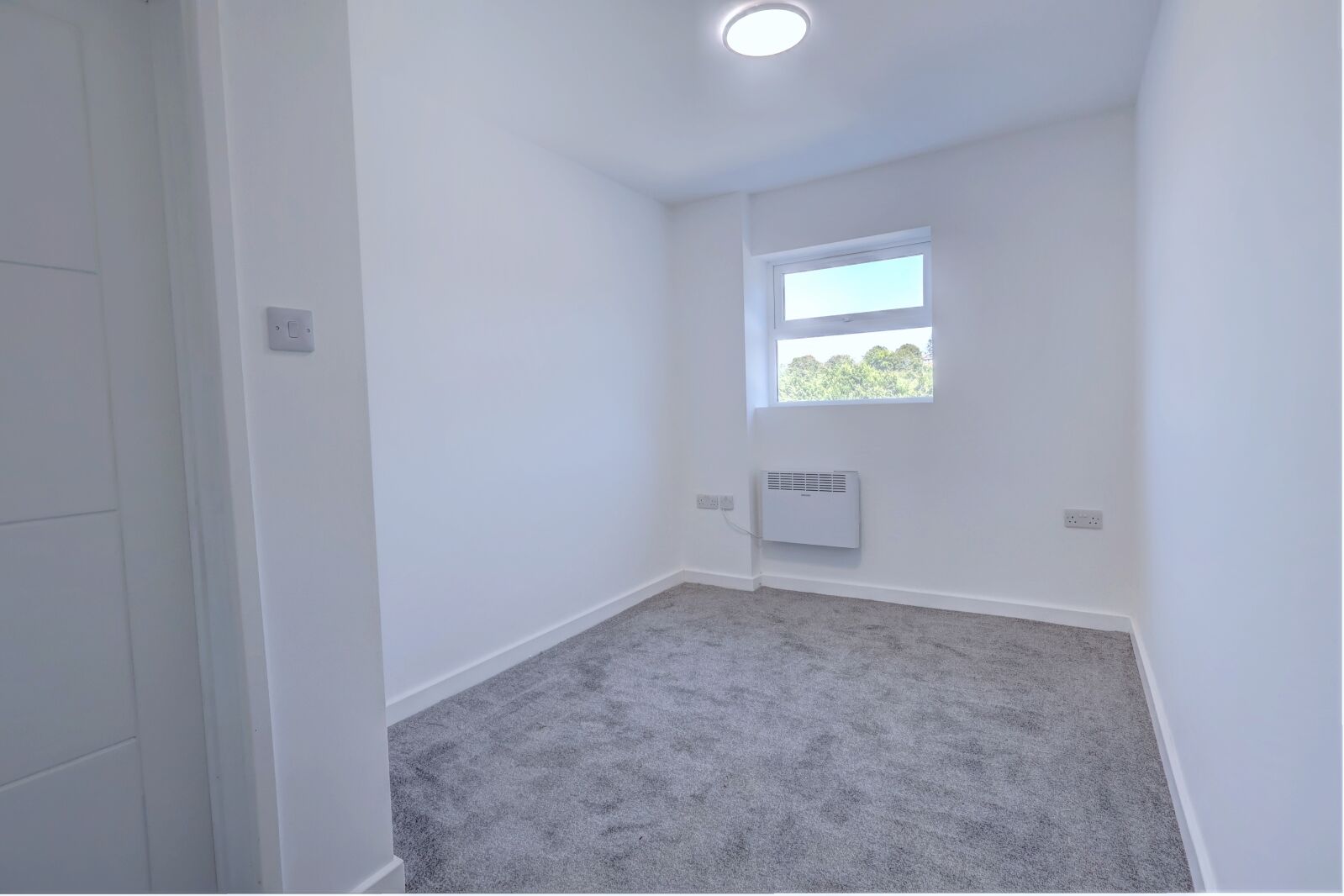 Flat Deeds Grove in High Wycombe