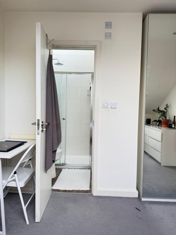 Room Acer Road in Greater London