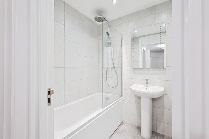Flat Crowndale Road in Greater London