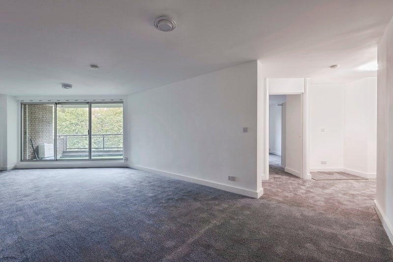 Flat Crowndale Road in Greater London