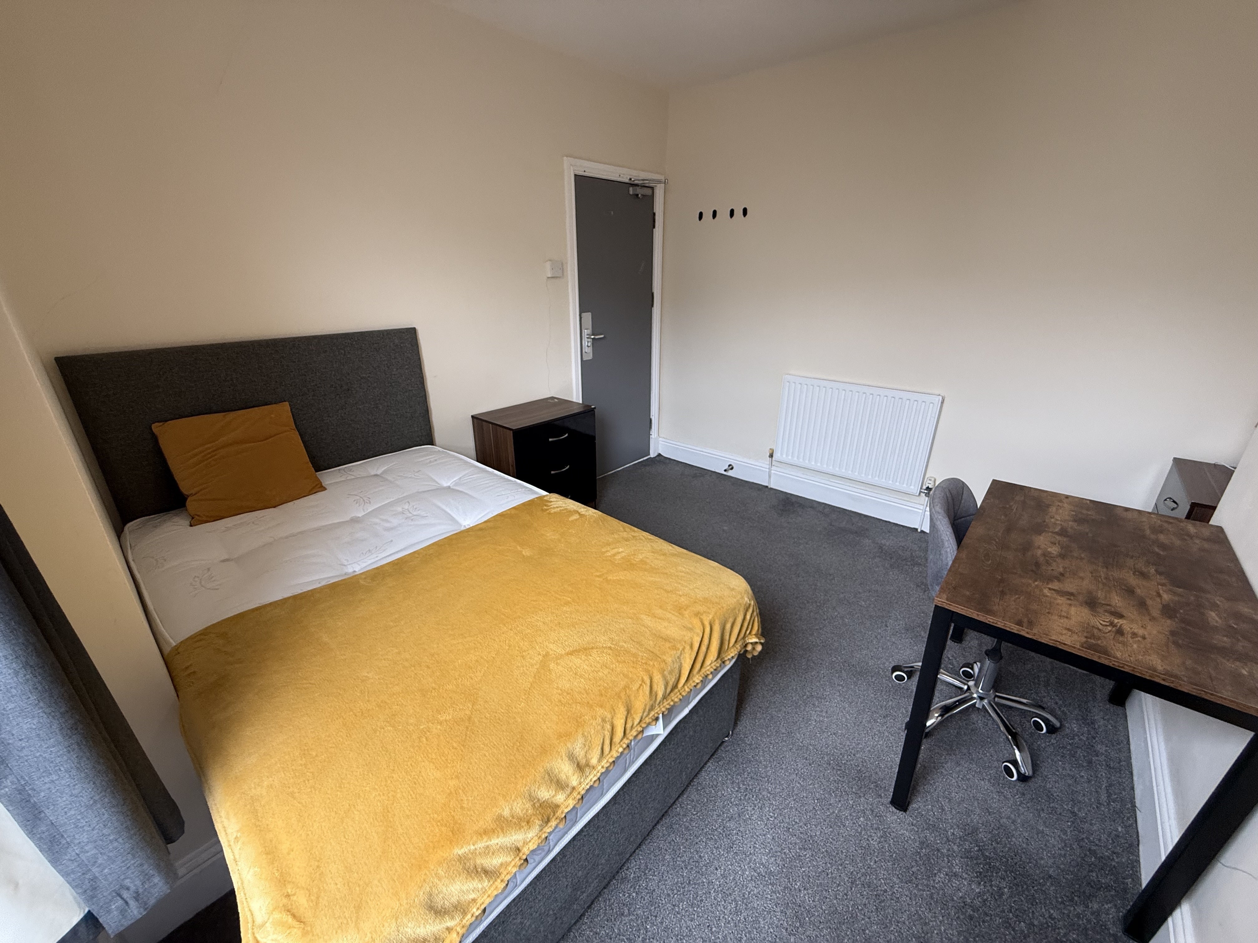 Room Cromwell Street in Swansea