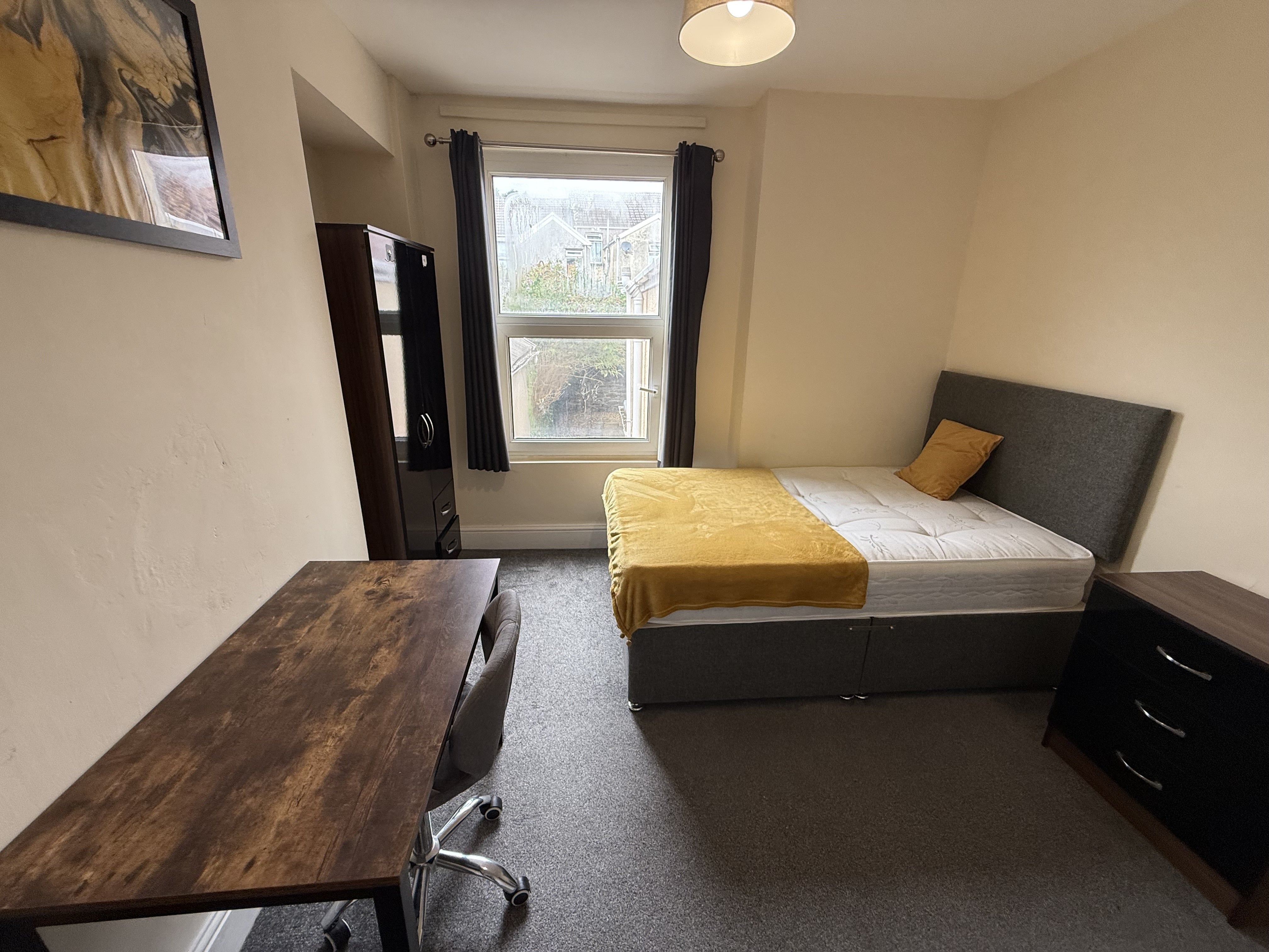 Room Cromwell Street in Swansea