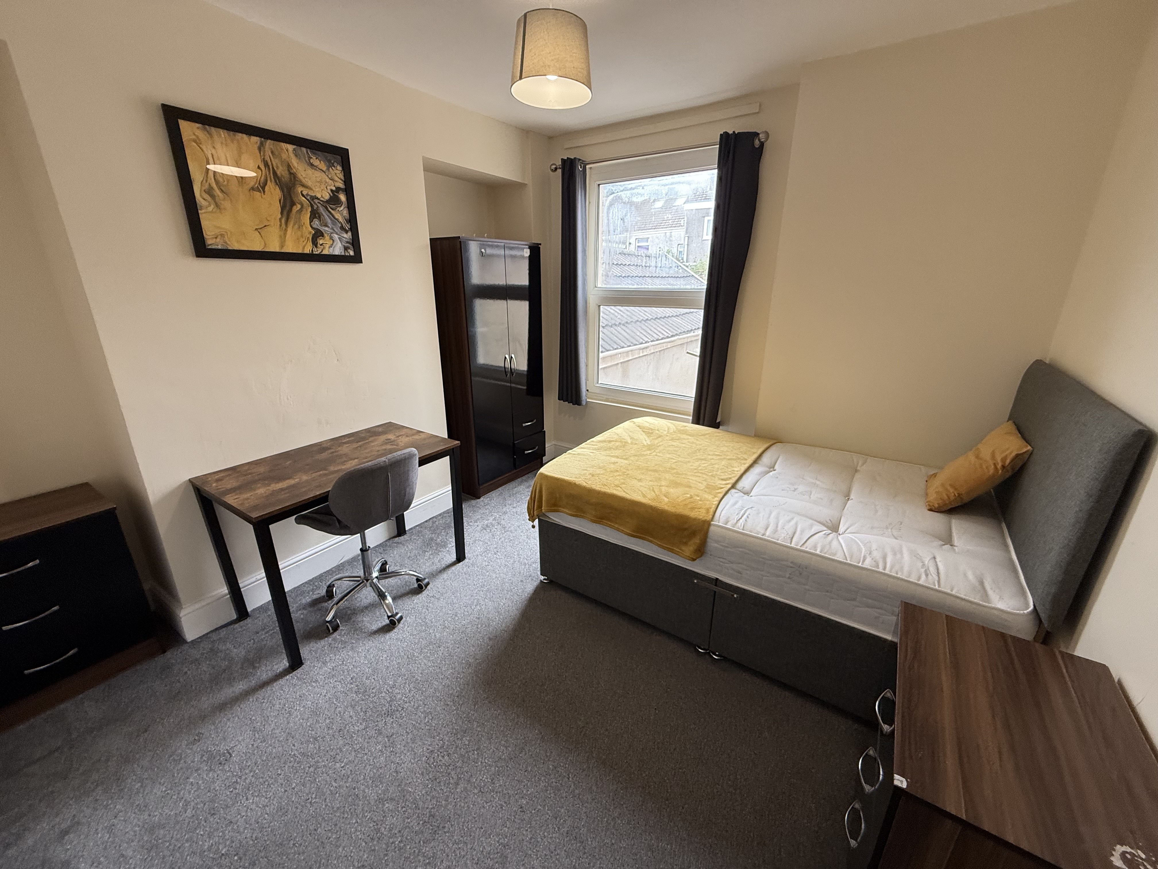 Room Cromwell Street in Swansea