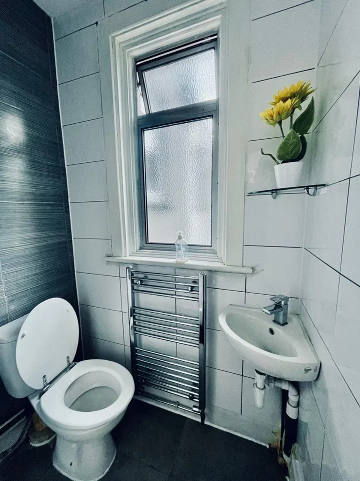 Room Norbury Crescent in Greater London