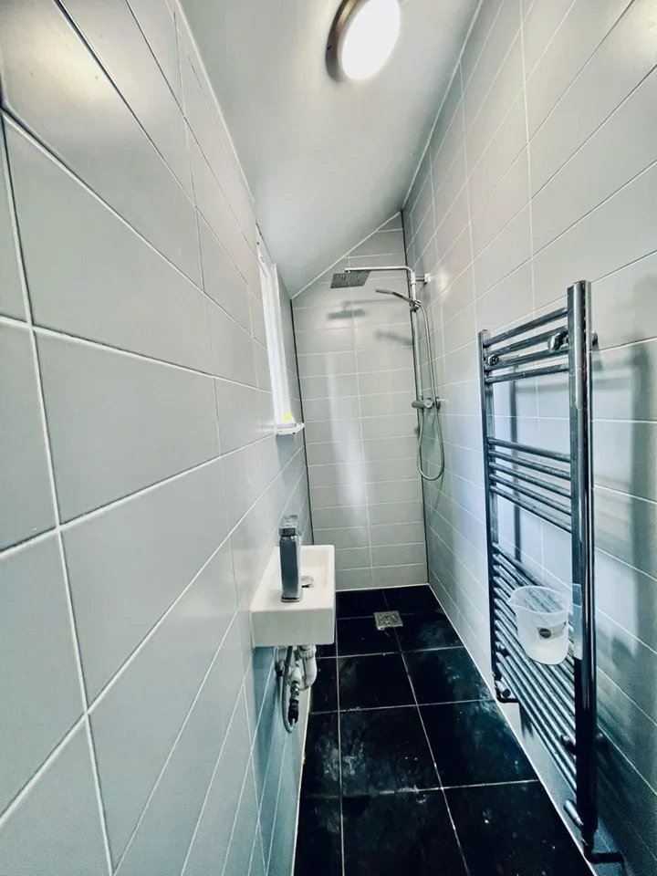 Room Norbury Crescent in Greater London