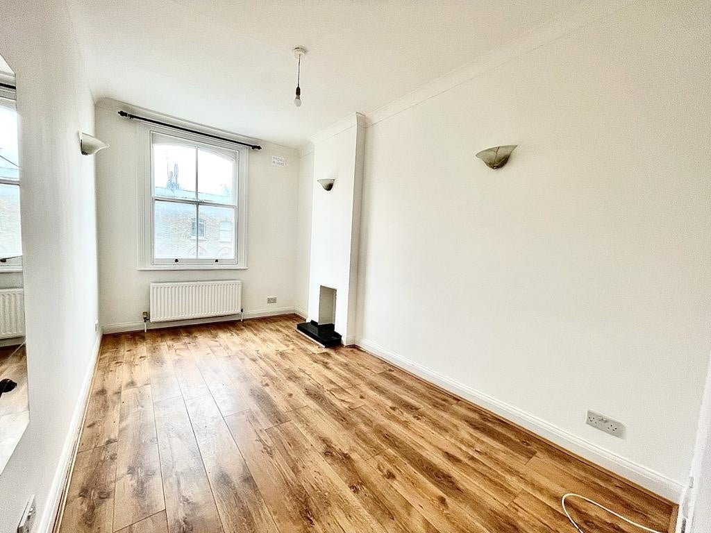 Flat Elgin Avenue in City of Westminster