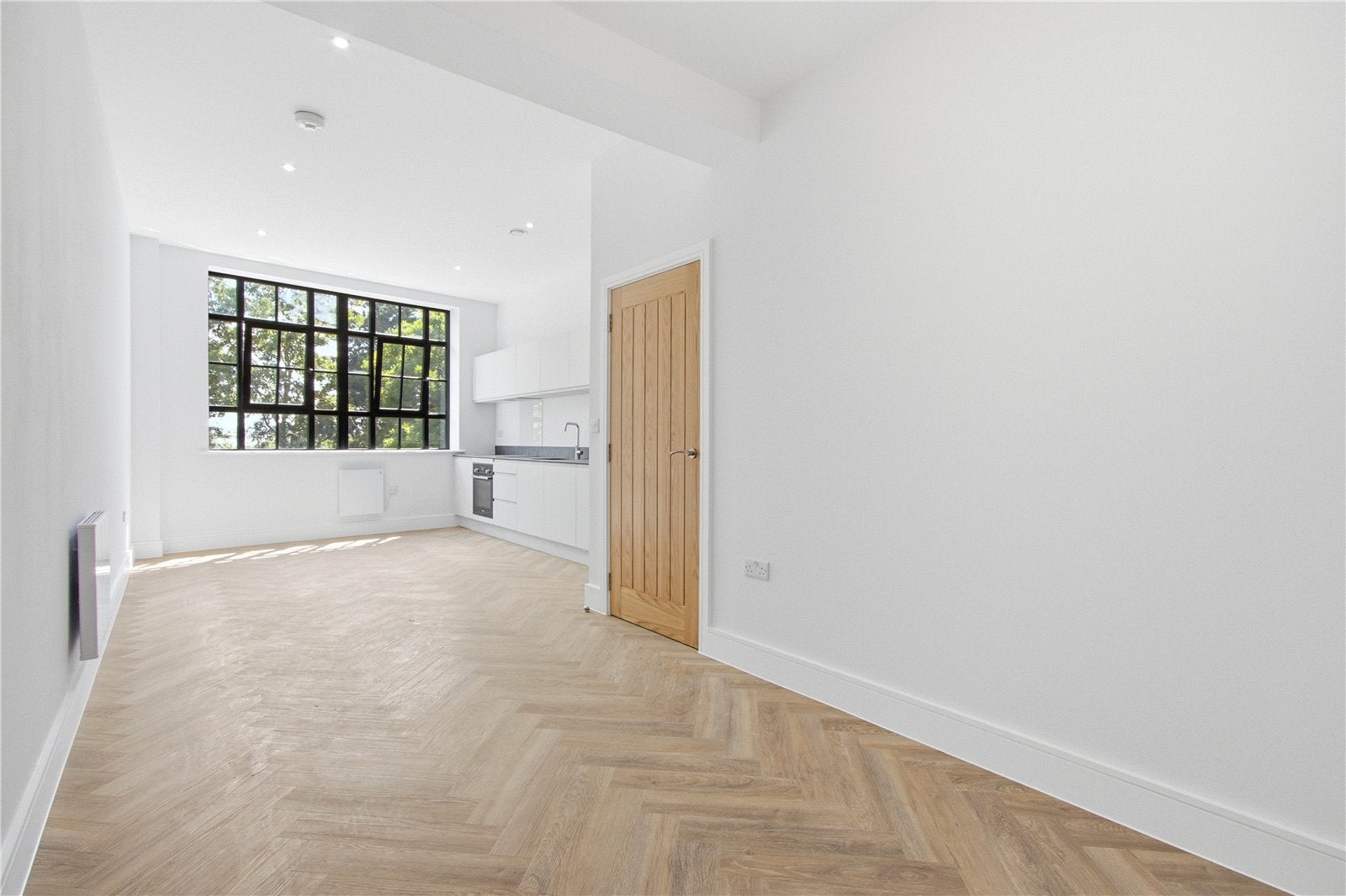 Flat Brunswick Park Road in Greater London