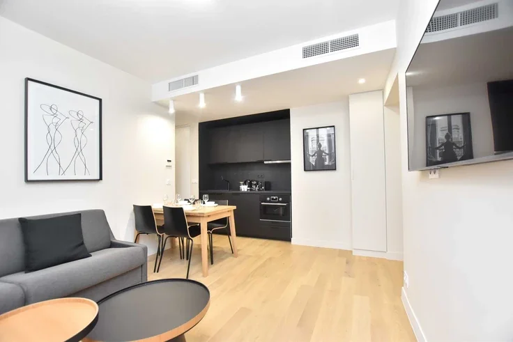 Flat Rue de Longchamp in Paris
