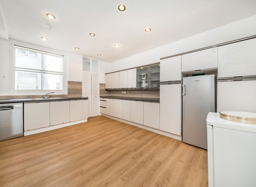 Flat West End Lane in Greater London