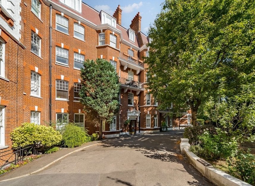 Flat West End Lane in Greater London