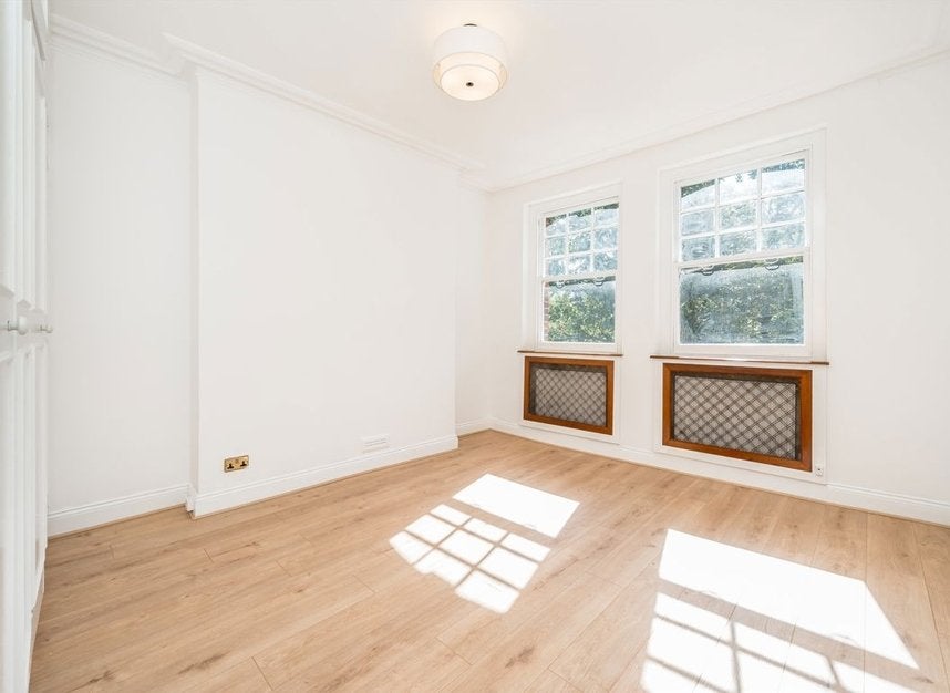 Flat West End Lane in Greater London