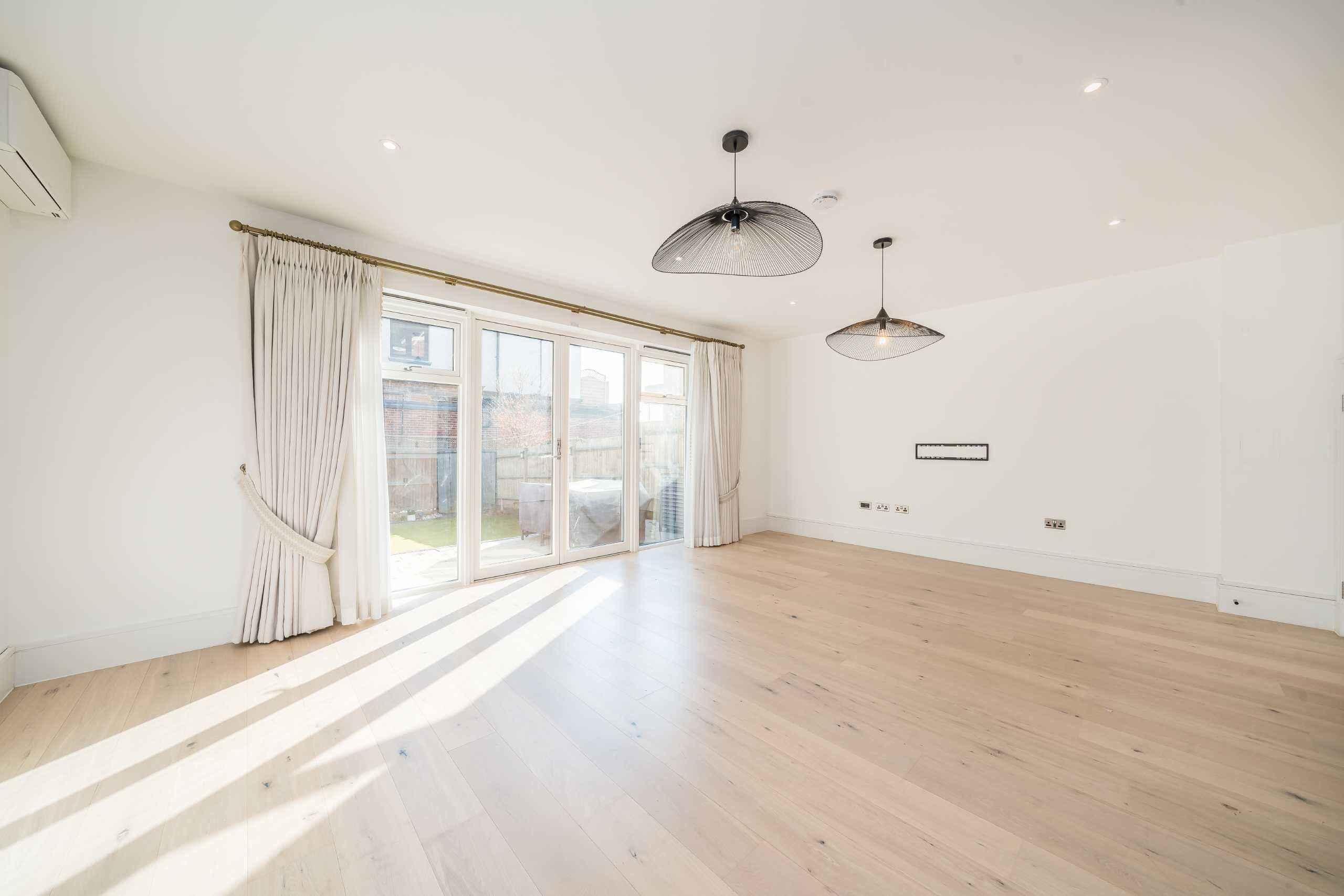 House The Crescent in Greater London