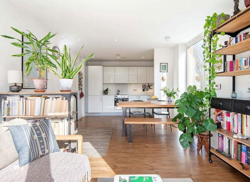 Flat Gunmakers Lane in Greater London