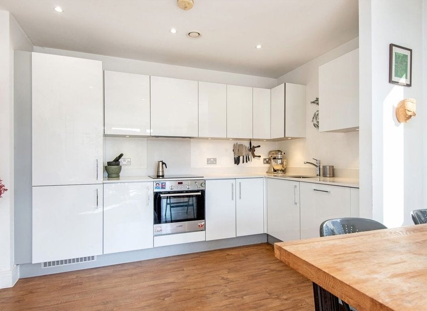 Flat Gunmakers Lane in Greater London