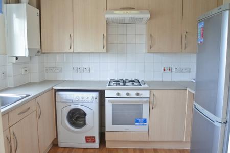 Flat Pear Tree Way in Basingstoke and Deane