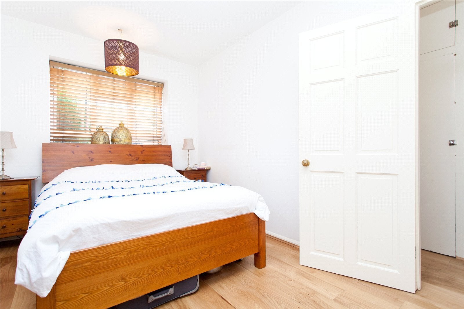 Flat Halton Road in Greater London