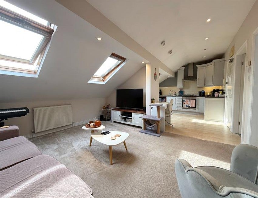 Flat Saxon Court in Trafford