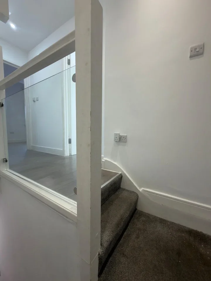 Flat Oakleigh Road North in Greater London