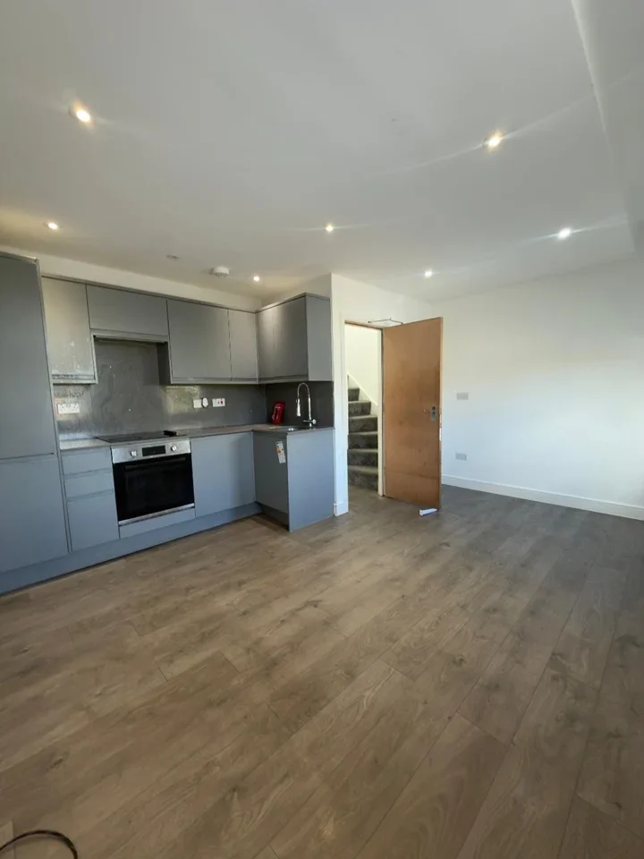 Flat Oakleigh Road North in Greater London