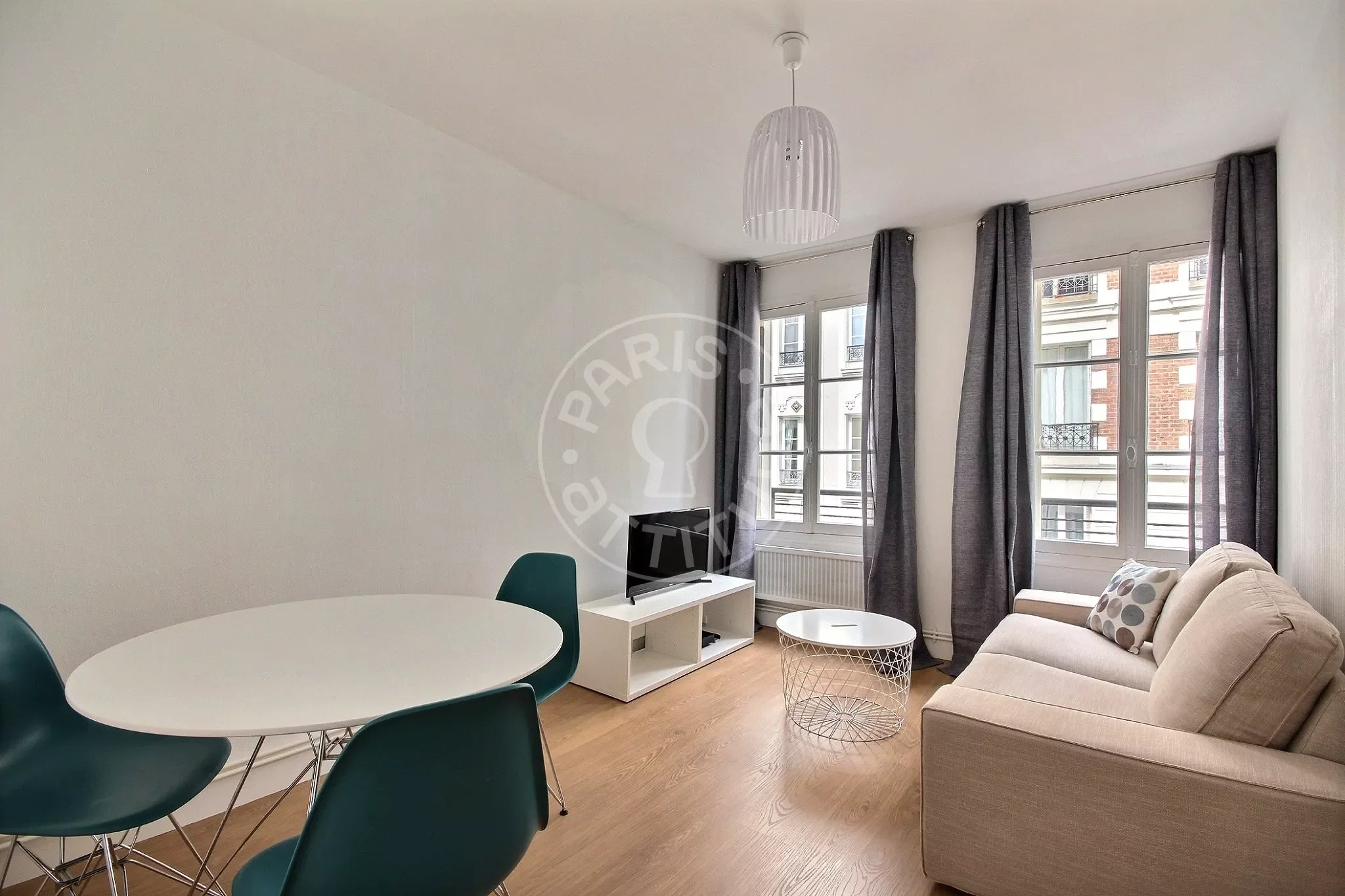 Flat Rue Bosquet in Paris