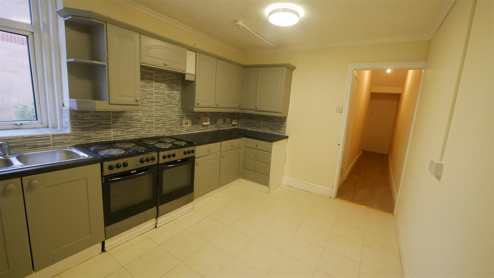 Room Riverside Avenue in Hurn