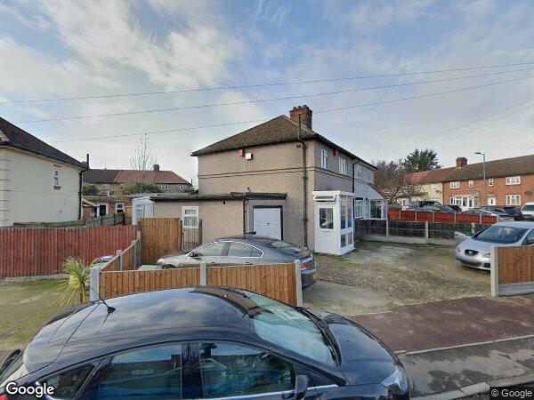 Room Crescent Road in Greater London