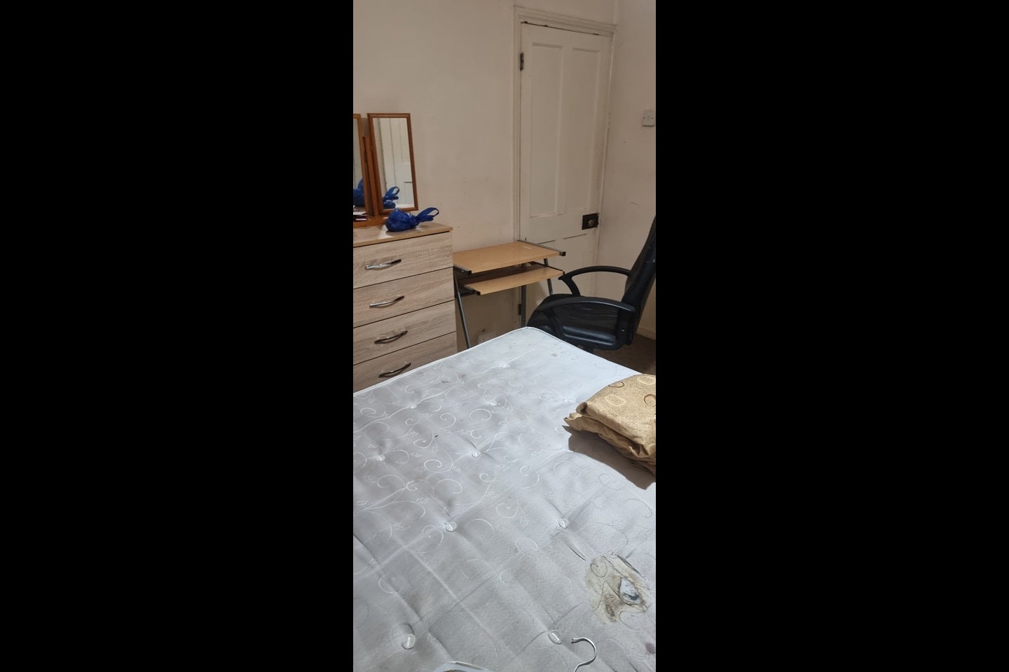 Room Crescent Road in Greater London