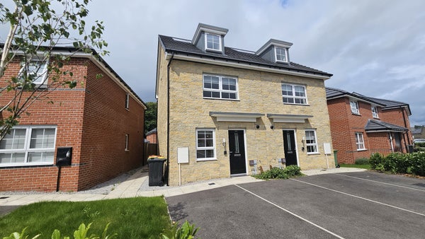 House Daisy Dene Lane in Preston