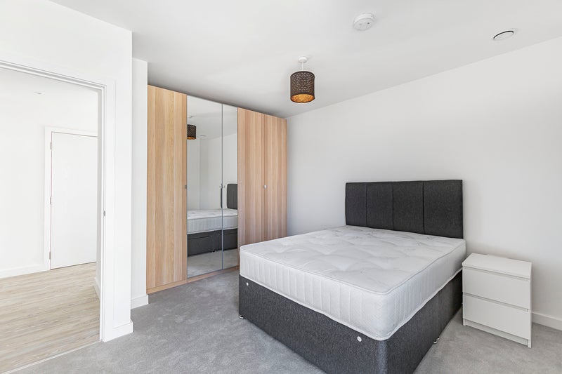 Room Thunderer Street in Greater London