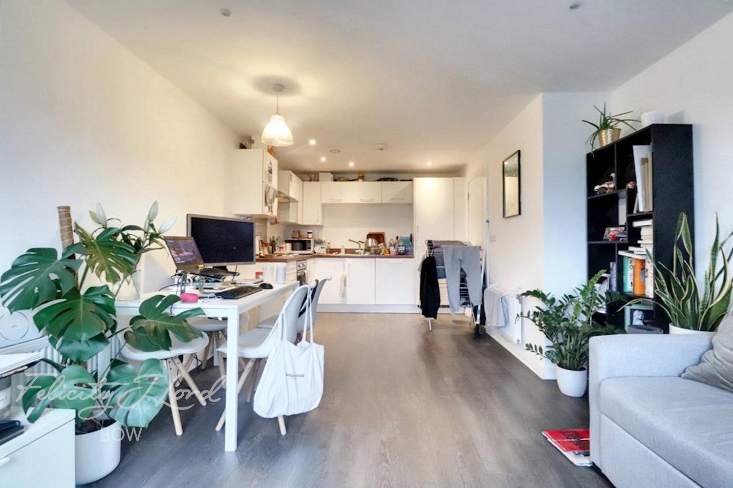 Flat Tredegar Road in Greater London