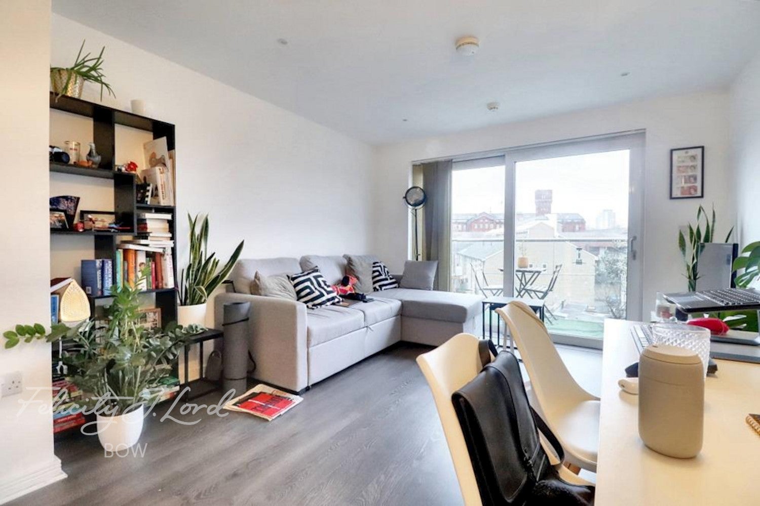 Flat Tredegar Road in Greater London