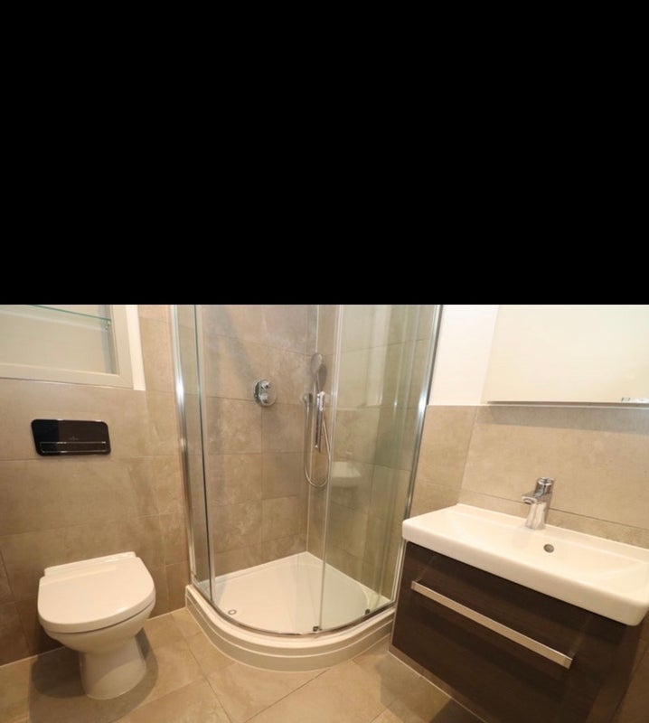 Room Atlantic Crescent in Greater London