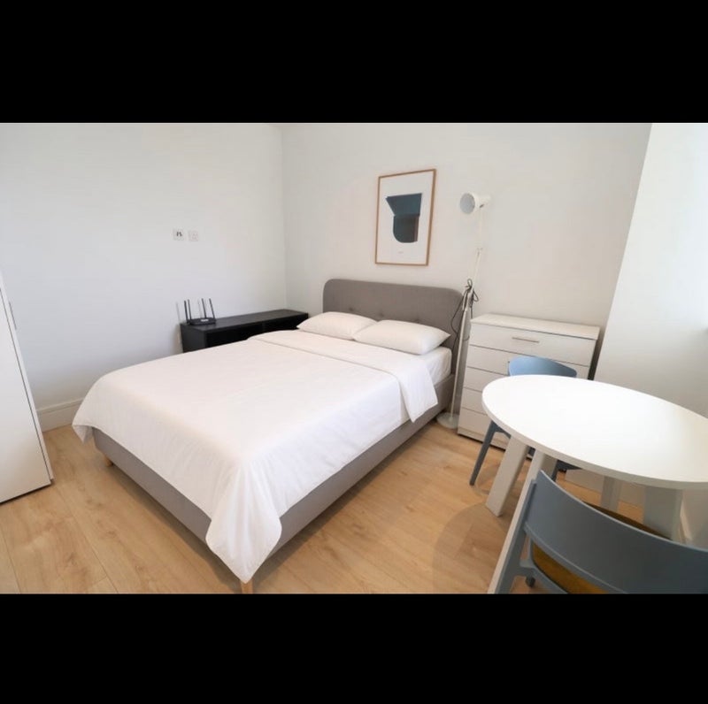 Room Atlantic Crescent in Greater London