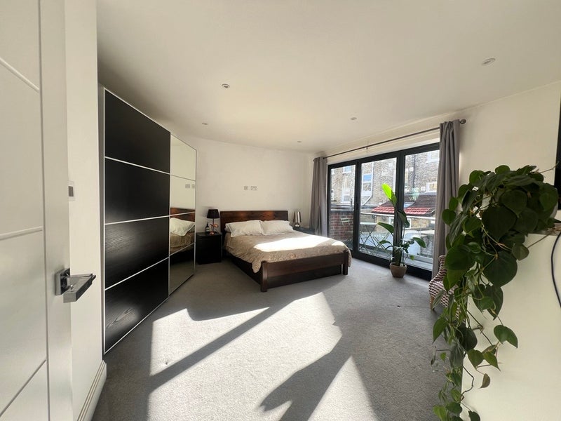 Room Railton Road in Greater London