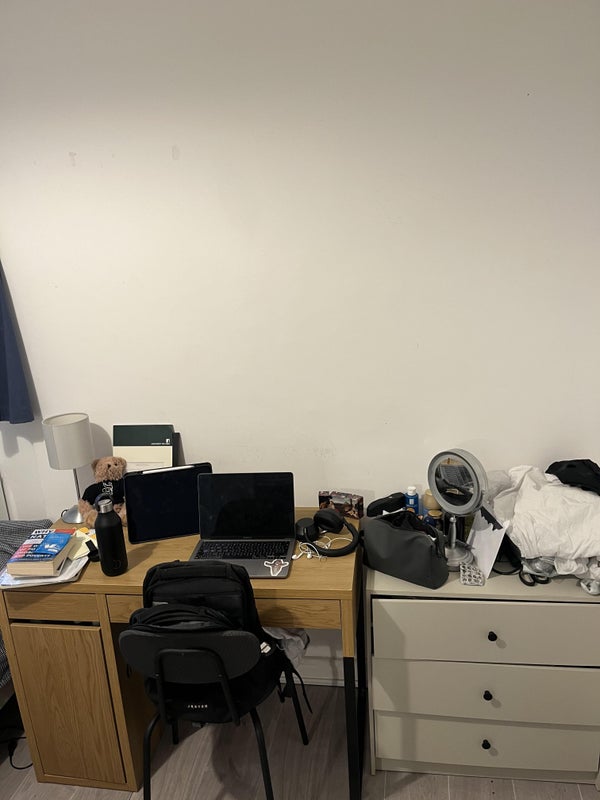 Room Dorset Road in Greater London