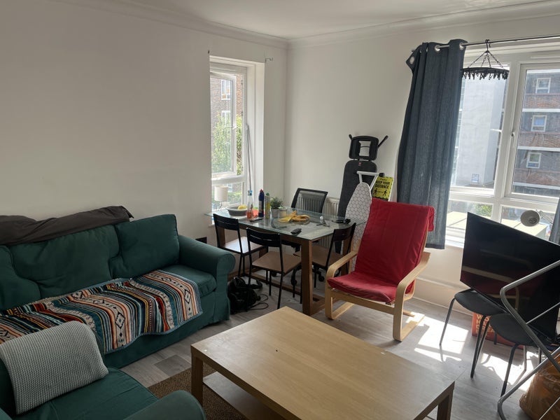 Room Dorset Road in Greater London