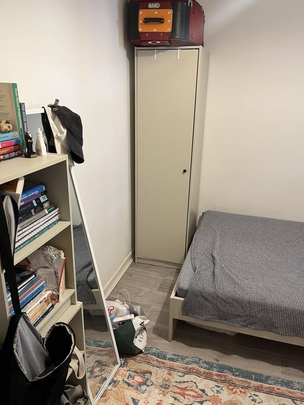 Room Dorset Road in Greater London
