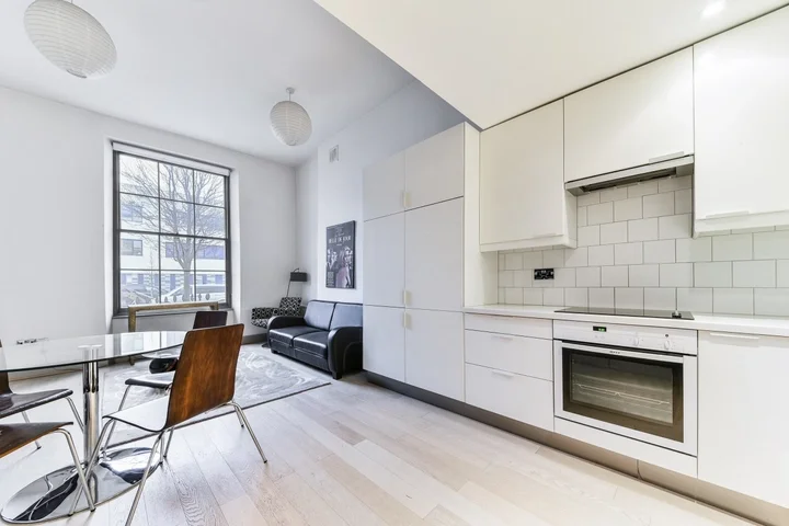 Flat Claverton Street in City of Westminster