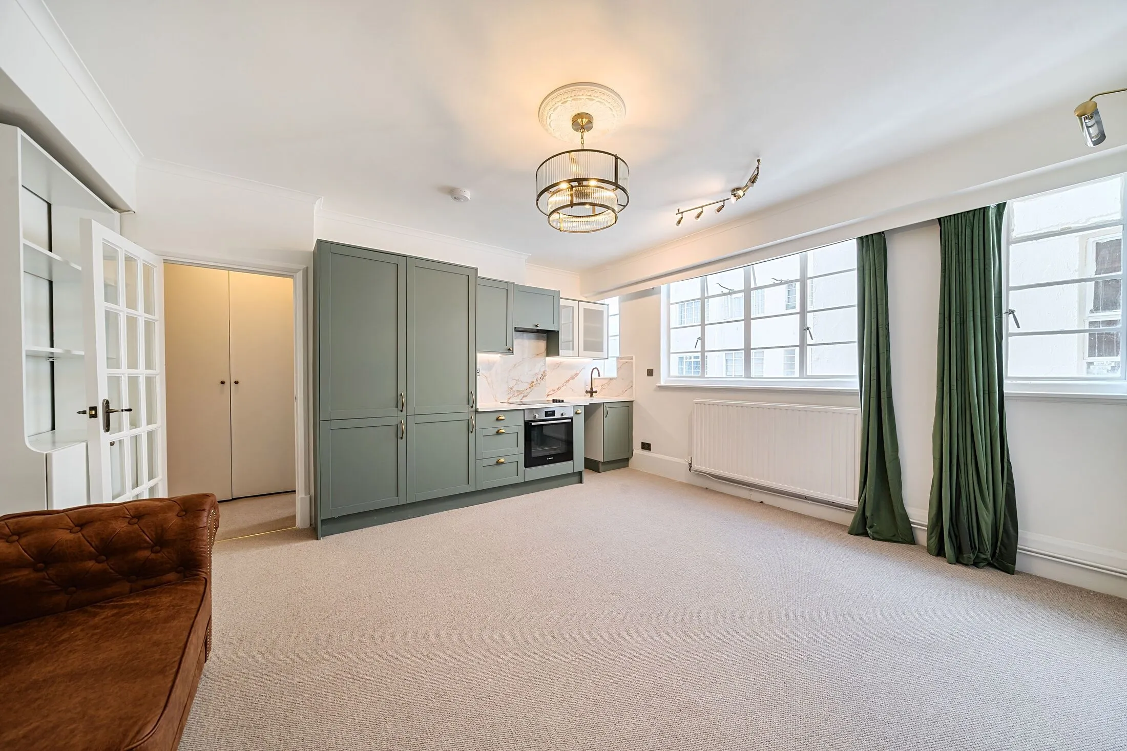 Flat Sloane Avenue in Greater London