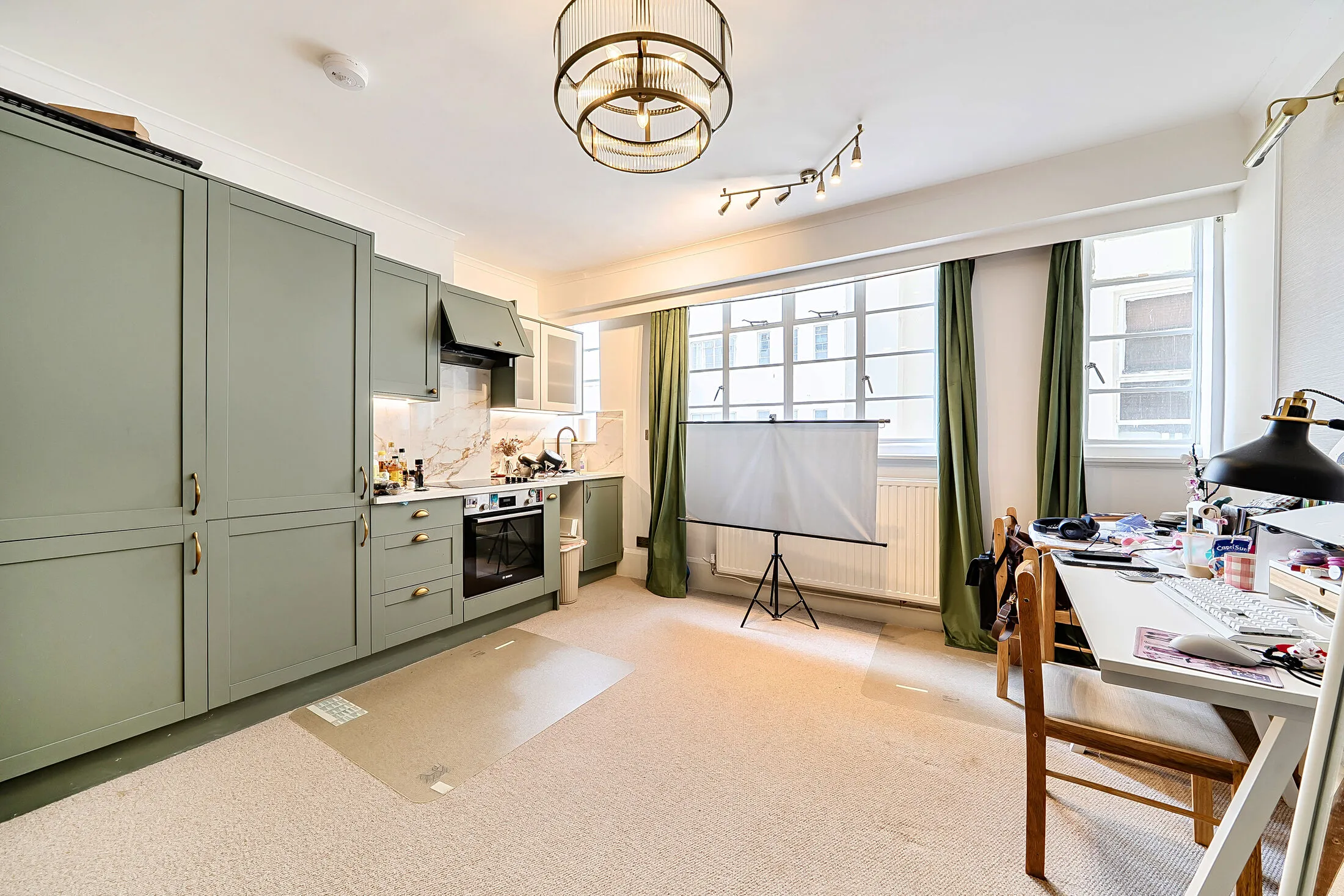 Flat Sloane Avenue in Greater London